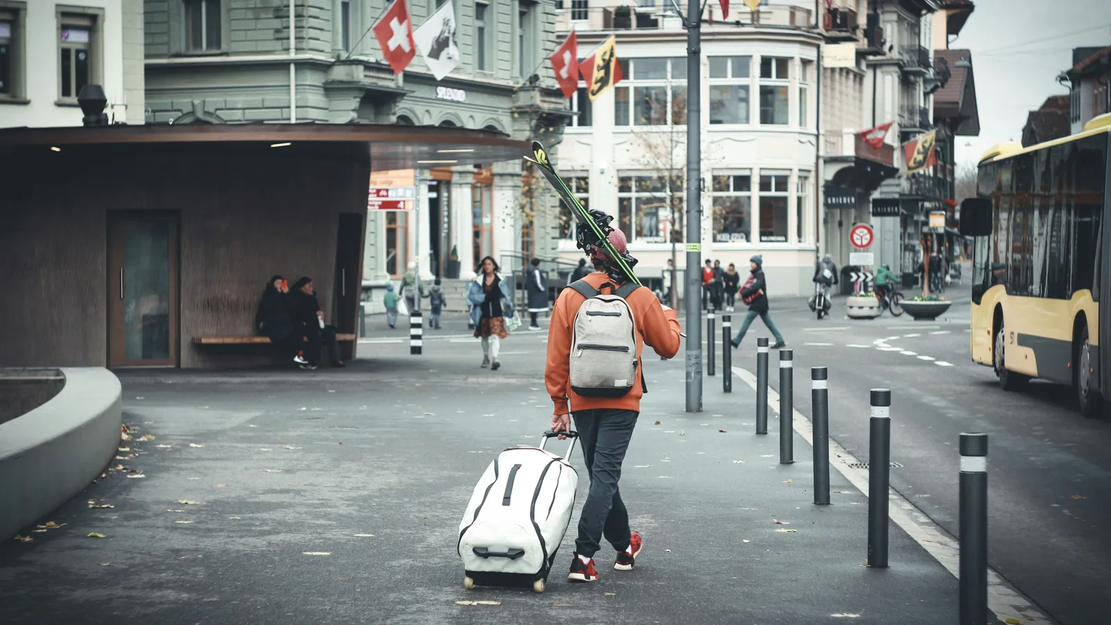 roammate vs Couchsurfing: What's the Difference?